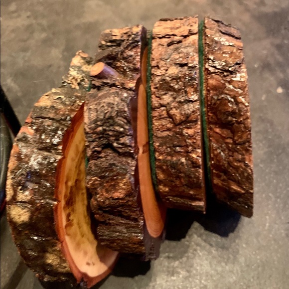 Set of 4 wooden Cypress coasters - Picture 5 of 9